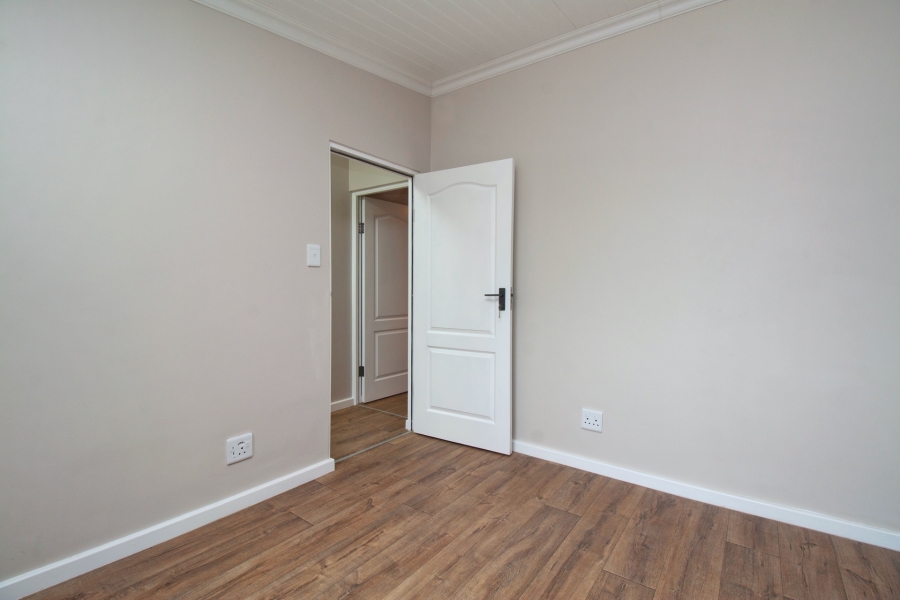 To Let 3 Bedroom Property for Rent in Sunnydale Western Cape
